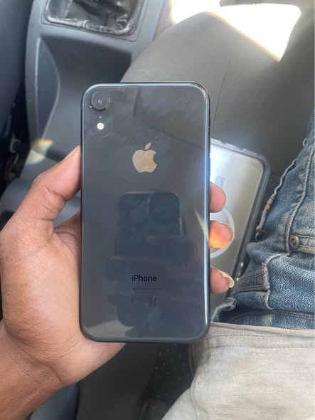 iPhone XR photo 2