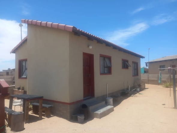 3 Bedroom NHE House For Sale In Henties Bay Omdel photo 1