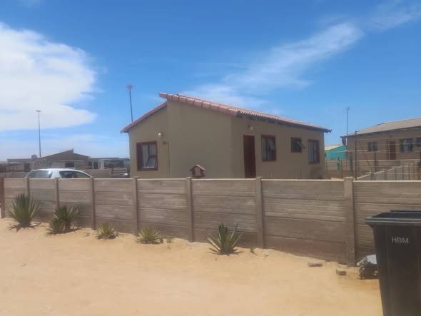 3 Bedroom NHE House For Sale In Henties Bay Omdel photo 3