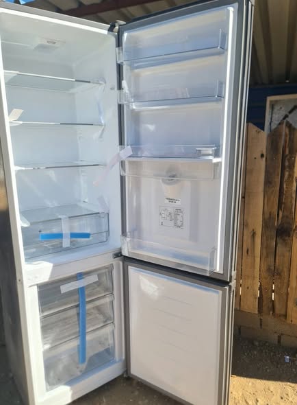 Hisense mirror glass fridge photo 5