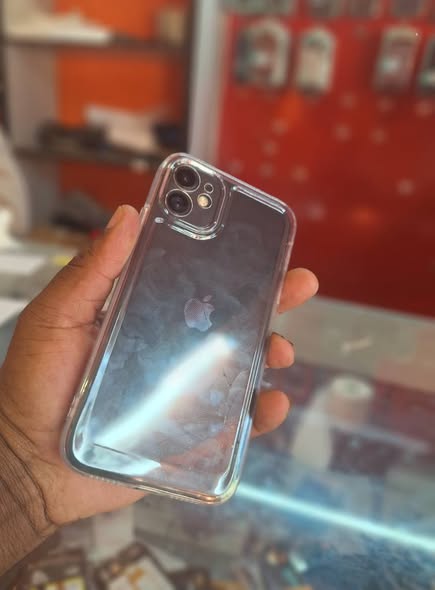 IPhone 11 64gig photo 3
