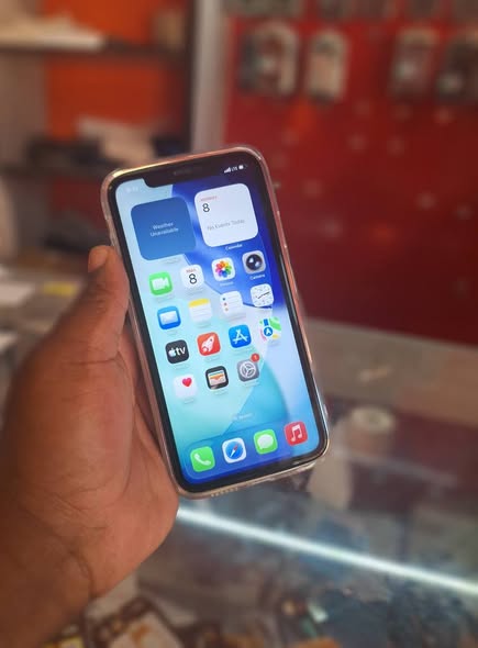 IPhone 11 64gig photo 1
