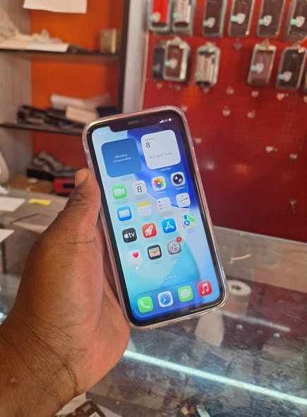 IPhone 11 64gig photo 4