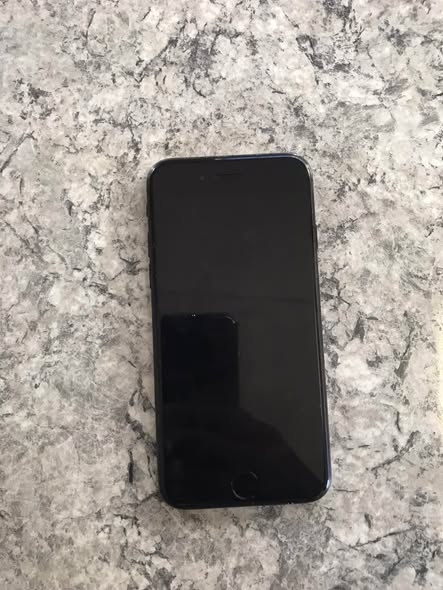 iPhone SE  128GB photo 3
