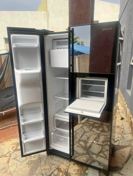 Samsung DoubleDoor Fridge With Water Dispenser photo 5
