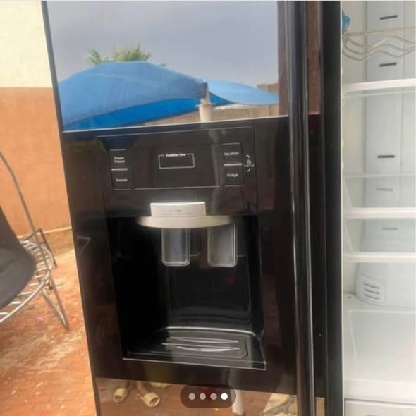 Samsung DoubleDoor Fridge With Water Dispenser photo 4