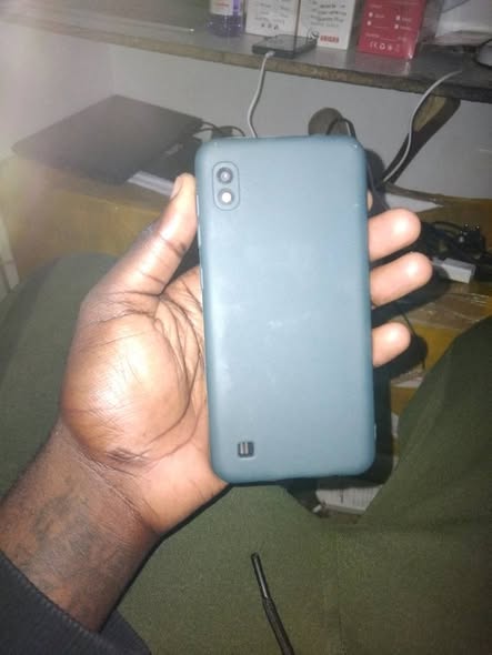 Samsung A10 photo 2