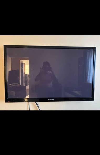 43unch Samsung tv photo 3