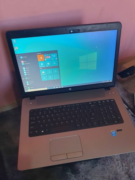 HP laptop core i7 photo 2