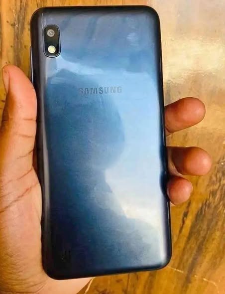 Samsung galaxy A10 photo 1