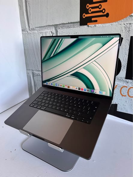 Apple MacBook M2 Pro 16” photo 1