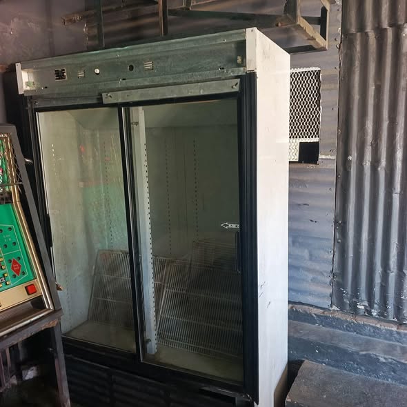 Display beverage double door fridge photo 2