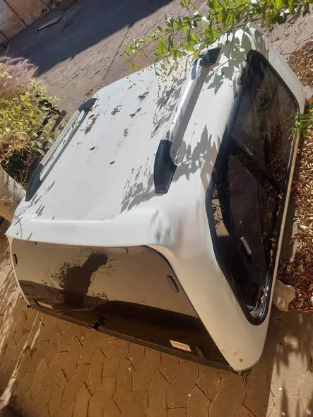 Isuzu Double cap canopy and Grill photo 4