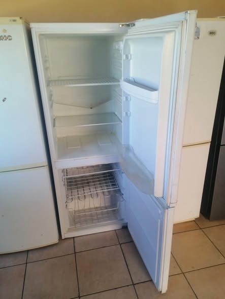 KIC bottom freezer fridge photo 2