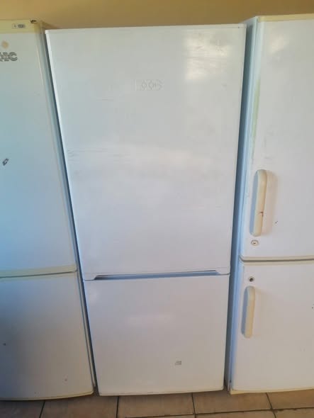 KIC bottom freezer fridge photo 1