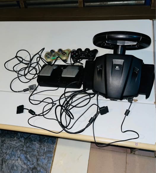 Ps2 Steering wheel and controllers photo 3
