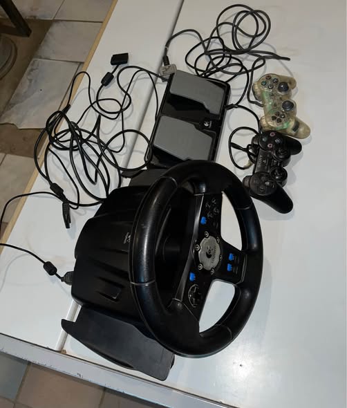 Ps2 Steering wheel and controllers photo 4