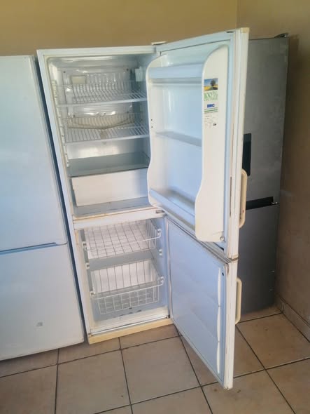 KIC bottom freezer fridge photo 2