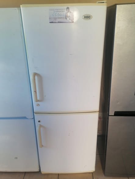 KIC bottom freezer fridge photo 1