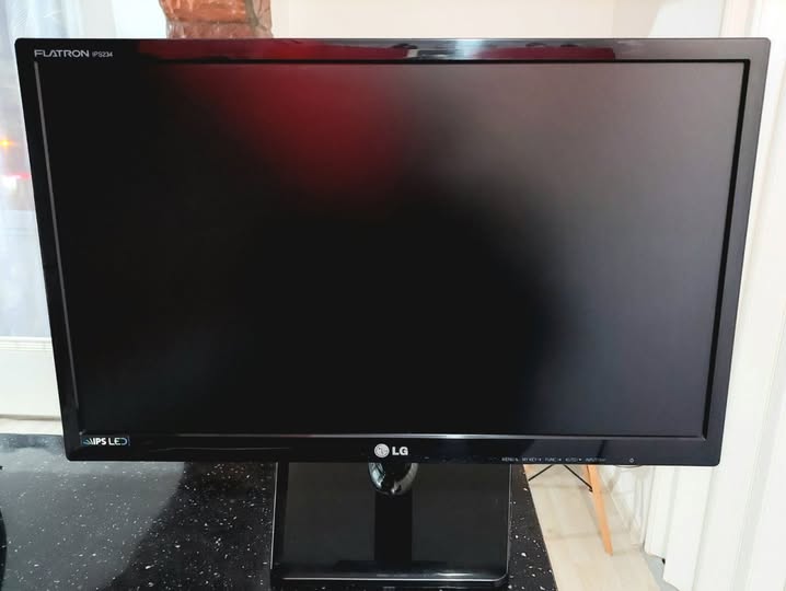 LG monitor photo 1