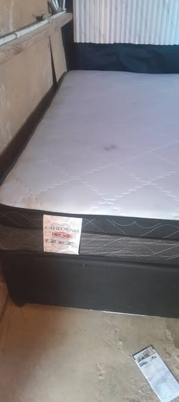 Double bed photo 4