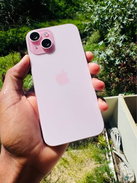 iPhone 15 128GB photo 1