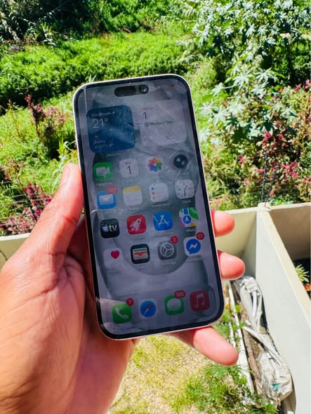 iPhone 15 128GB photo 2