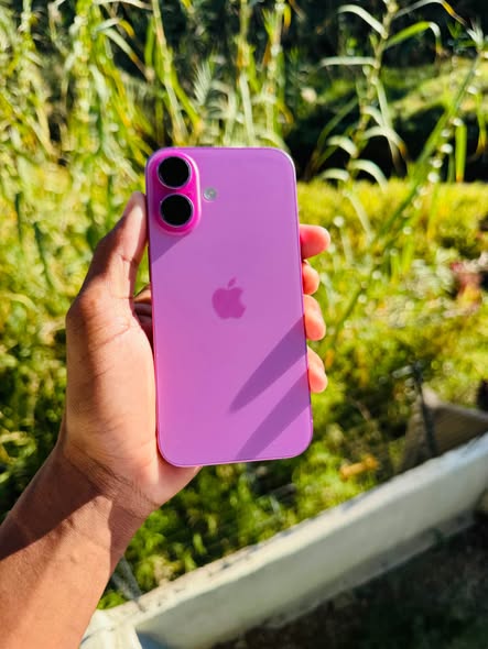 iPhone 16 128GB photo 1