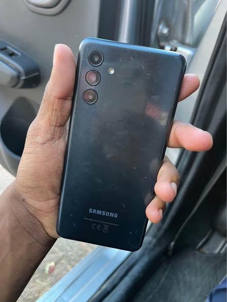 Samsung a04s photo 2