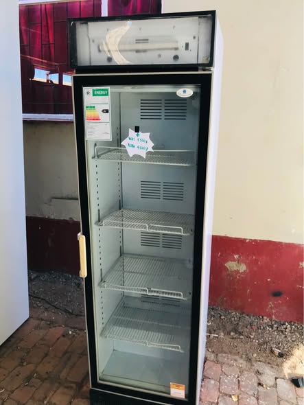 Manricool display fridge photo 1