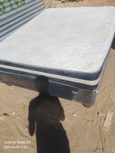 Gud second hand queen size bed photo 2