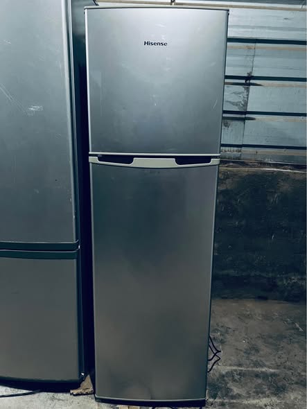 Grey Hisense Fridge photo 3