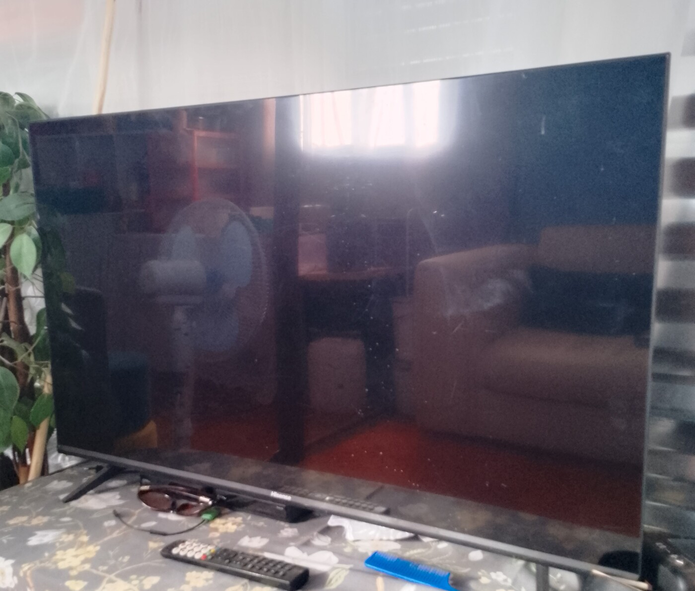 Hisense 43" Smart TV photo 1