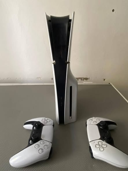 Ps5 with 2 controllers photo 3