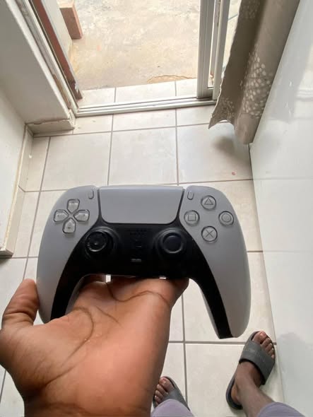 Ps5 with 2 controllers photo 4