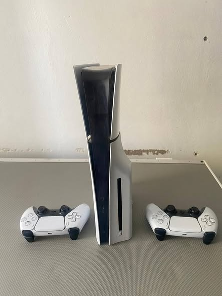 Ps5 with 2 controllers photo 1