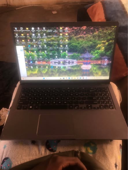 Ausus laptop photo 2