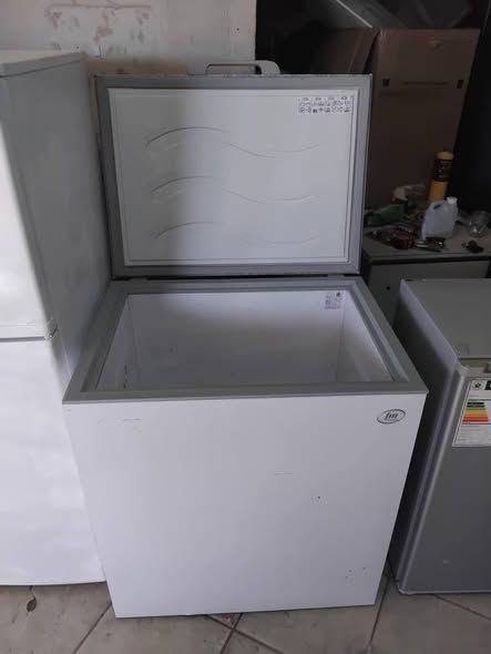 White deep freezer photo 1