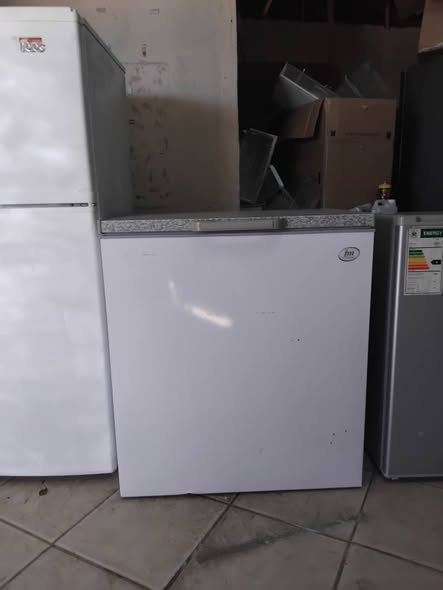 White deep freezer photo 2