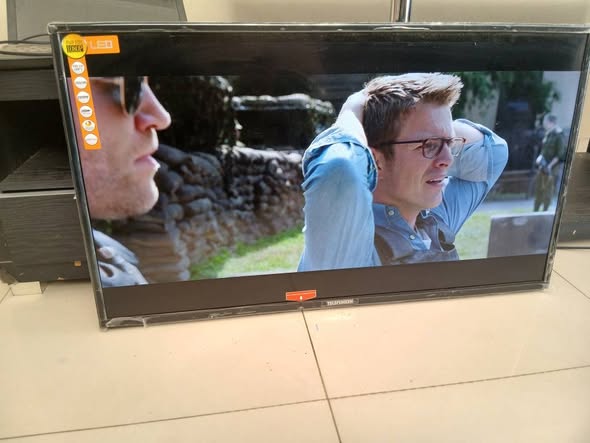 Telefunken 40inch normal TV with remote photo 4