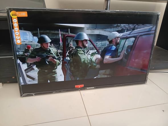 Telefunken 40inch normal TV with remote photo 5