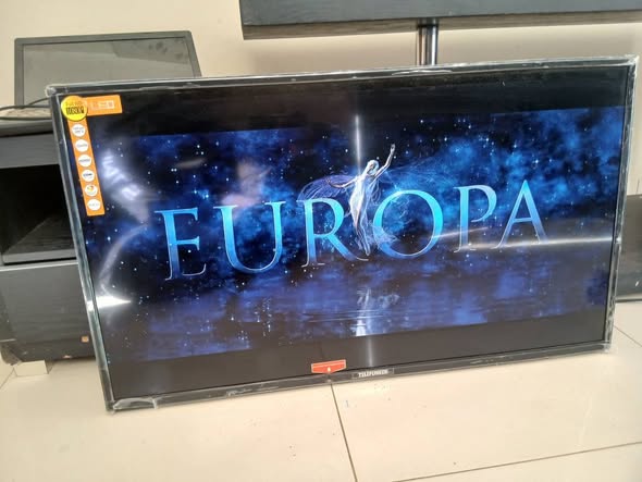 Telefunken 40inch normal TV with remote photo 3