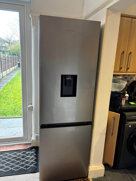 Samsung Inverter Fridge photo 3
