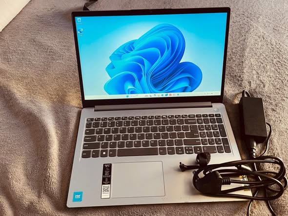 Lenovo laptop photo 2