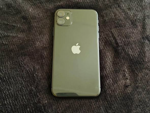 iPhone 11 64GB photo 1