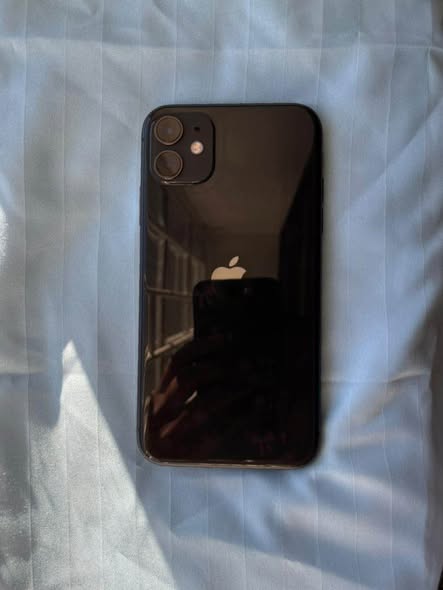 iPhone 11 64GB photo 2