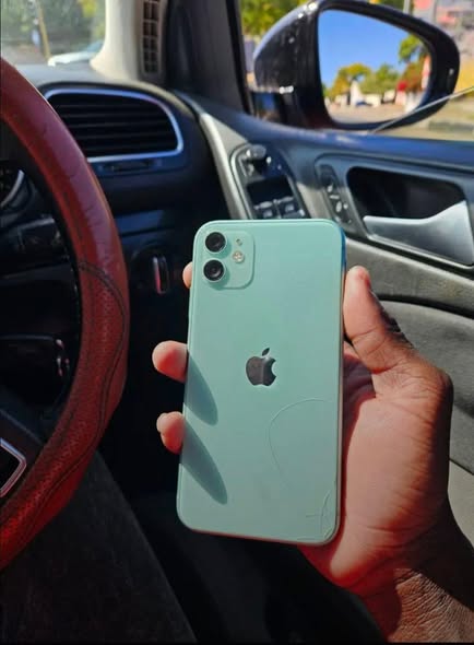 iPhone 11 photo 2