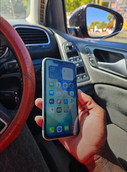 iPhone 11 photo 3