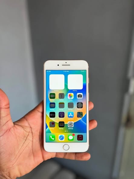 iPhone 8plus 64gig photo 1