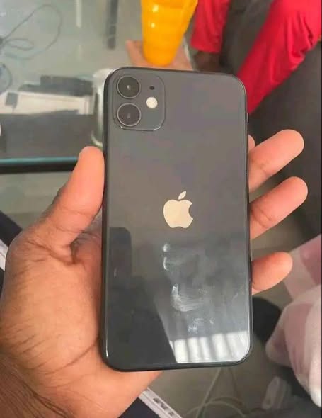 iPhone 11 photo 2